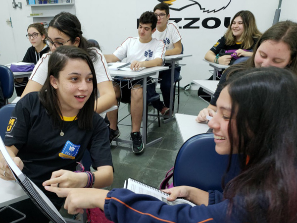 Gente eu estou num progama chamado high school, q é um progama de ensino  médio americano